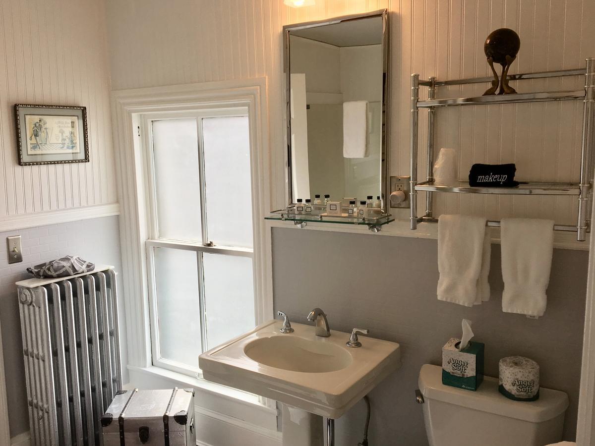 Queen Vic Guest House (Adults Only) Provincetown Esterno foto